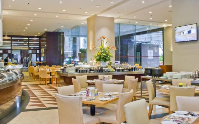 Grand Seasons Hotel