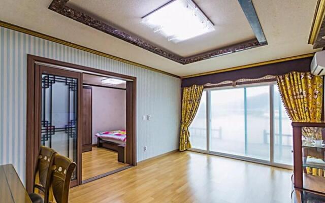 Goseong (Sokcho) Sujabyeol Pension