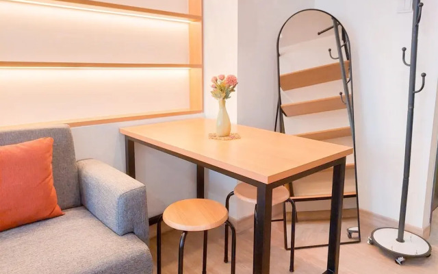 Comfortable Studio At Collins Boulevard Apartment