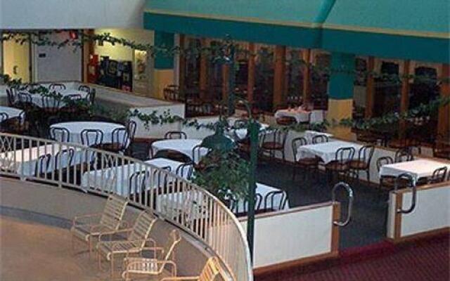 Highland Hotel And Convention Center