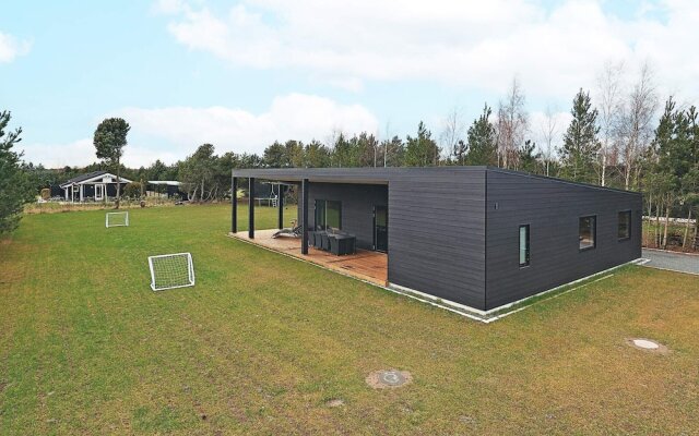 9 Person Holiday Home in Vaeggerlose