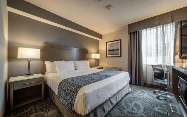 Monte Carlo Inn Airport Suites