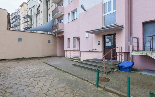 Apartment With Two Balconies by Renters