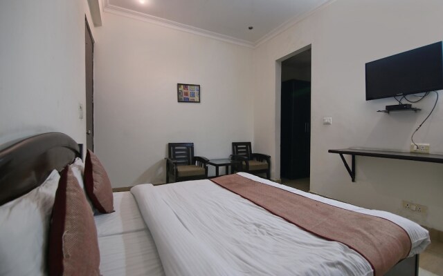 OYO 441 Hotel Mascot