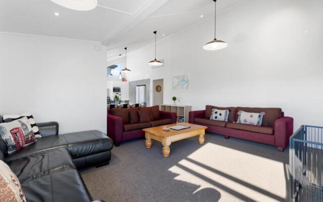 Stunner on Stanley - Wharewaka Holiday Home