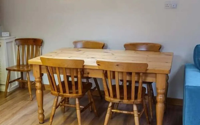 Lakefield Apartment