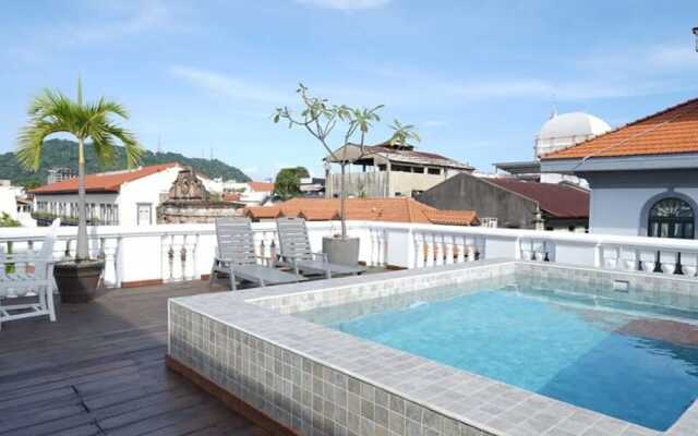 w 3BR Duplex Penthouse With Private Pool