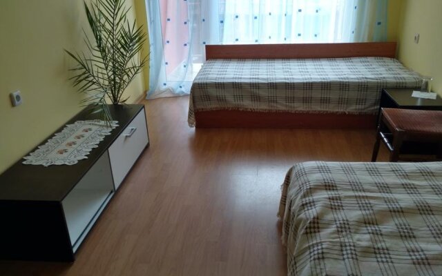 House Rezvaya with rooms for rent