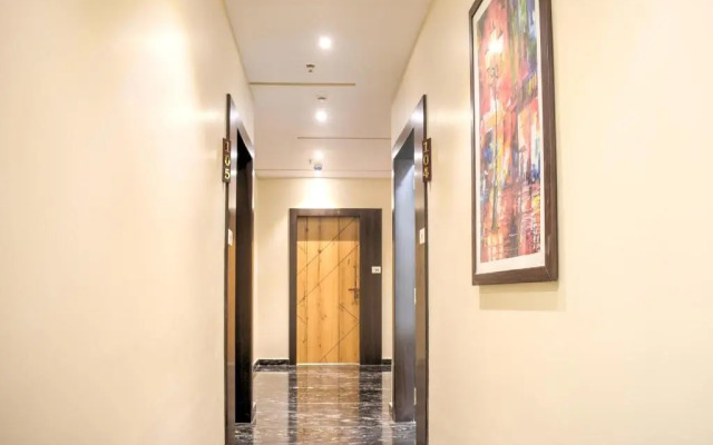Royal Crown by OYO Rooms