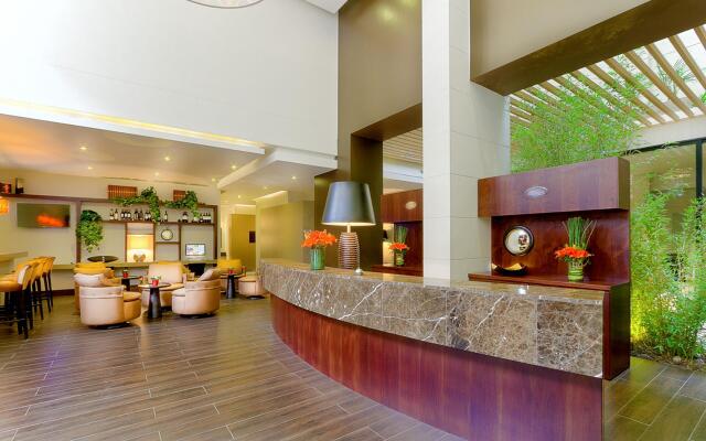 93 Luxury Suites & Residences