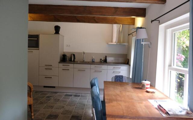 Apple Tree Cottage - discover this charming canal home in our idyllic garden