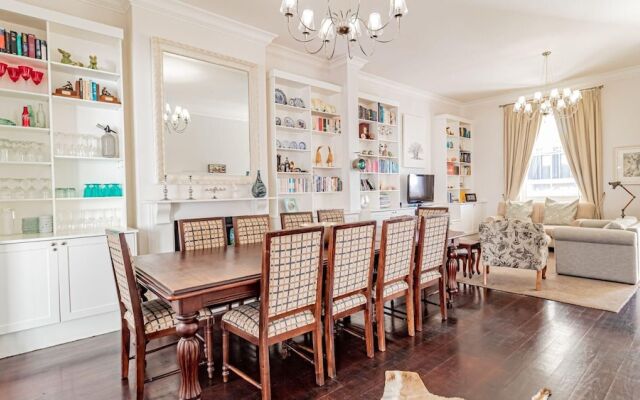 Lovely Holiday Home w Private Courtyard Six Selbourne