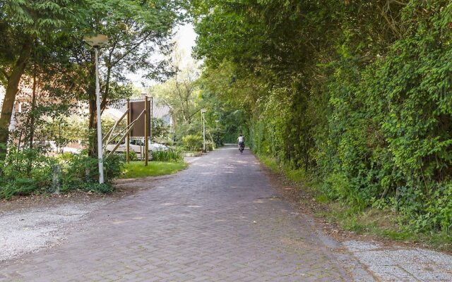Lovely Chalet near Sea in Oostvoorne