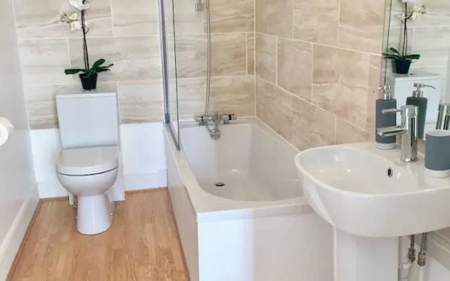 Netley Village Apartment