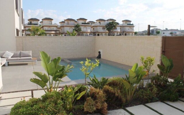 Luxurious Villa sleeps 6 with Private Pool LM1