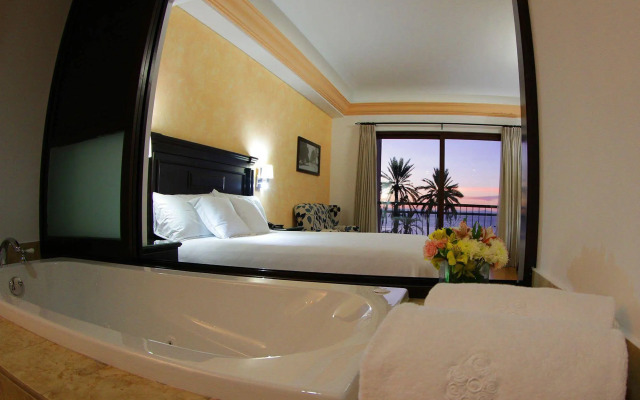 La Posada Hotel & Beach Club