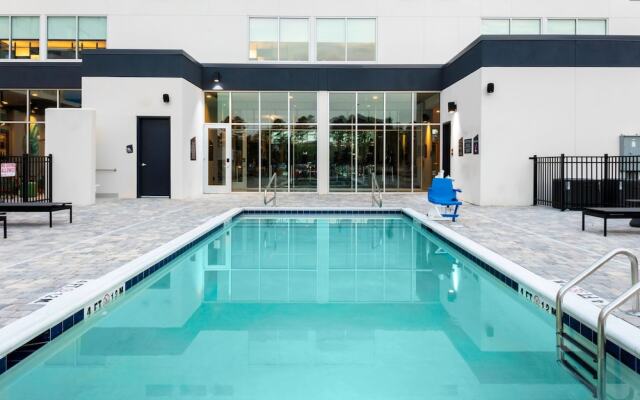 Aloft Savannah Airport