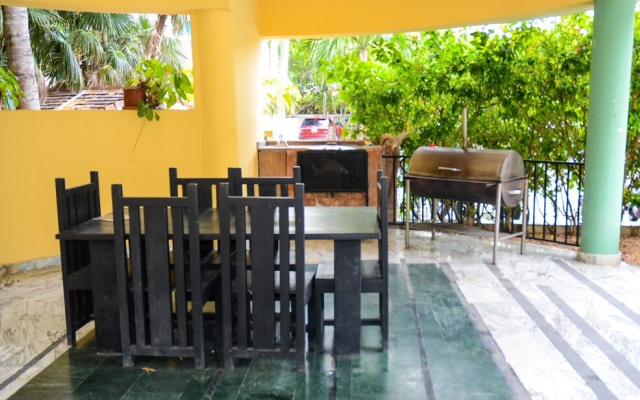2 Minute Walk to Beach 1bdrm Condo with Pool