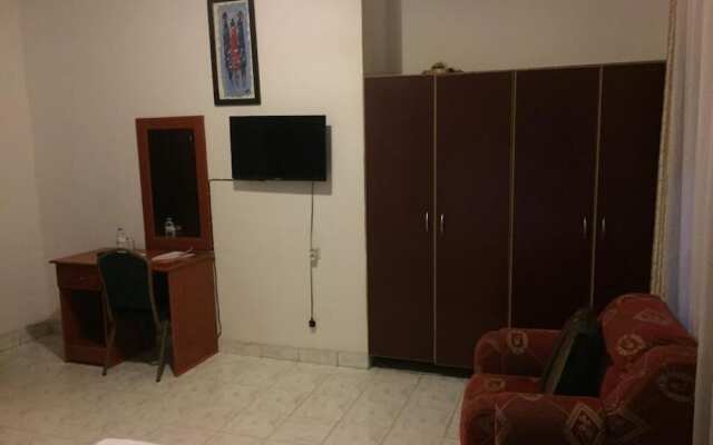 Romalo Hotel & Apartments