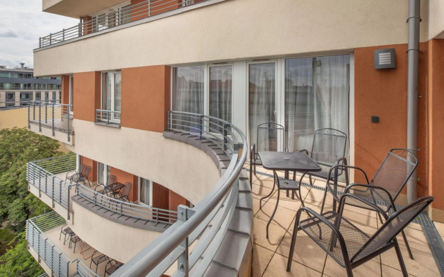 Escala Hotel & Suites