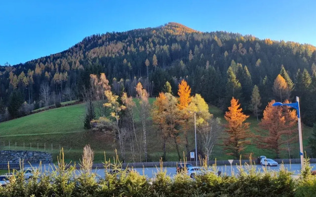 Apartment With Mountain Views & Ski Access