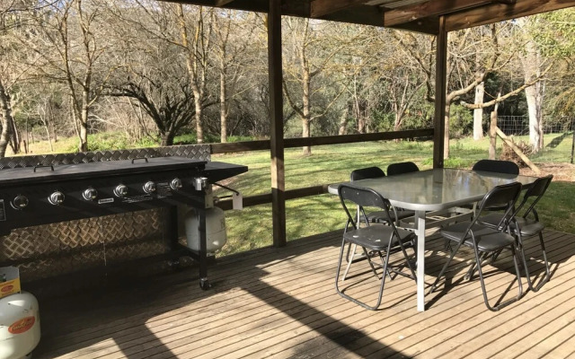 Hampton Cottage, Bright