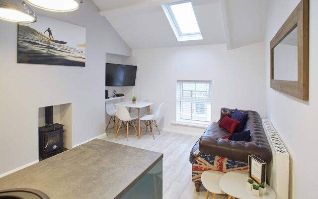 The Surfer's Loft Apartment