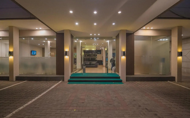 RedDoorz Premium near Paris Van Java Mall