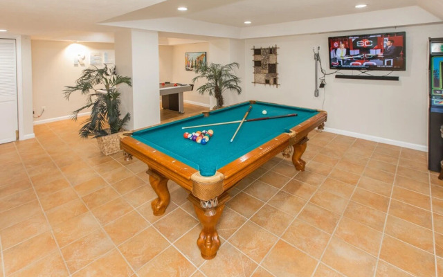 Beach Cabana - 9 Br Home