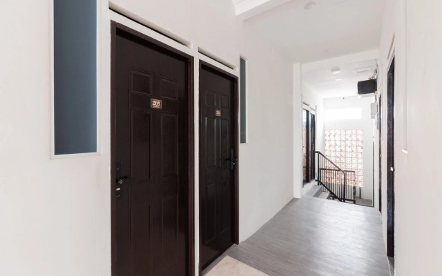 Urbanview Don Juan Pondok Gede by RedDoorz