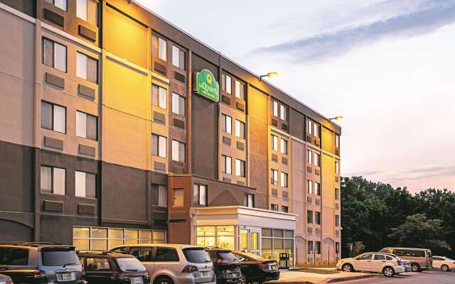 La Quinta Inn & Suites by Wyndham Baltimore N / White Marsh