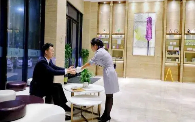Lavande Hotel (Jiangmen Heshan Dapeng Road)