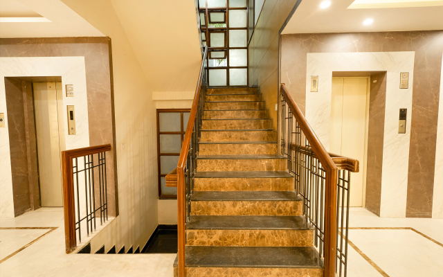 Fabhotel Royale Basant Residency