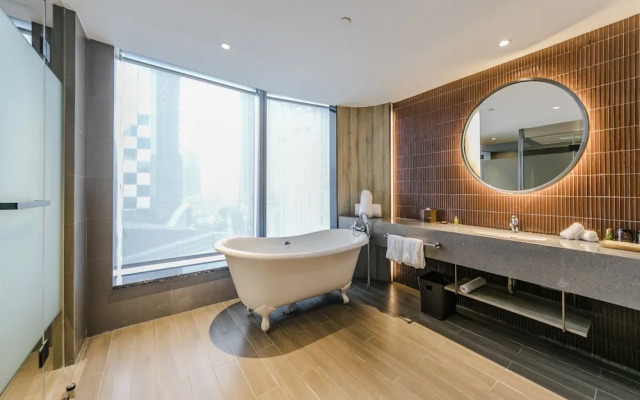 Pesht Premier Hotel