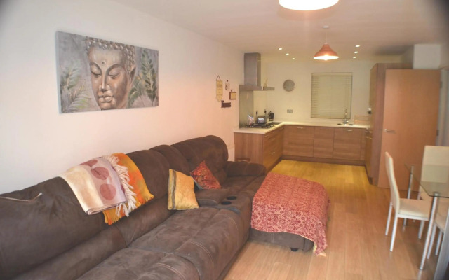 Brentwood Town Retreat - Large 2 bedroom apartment