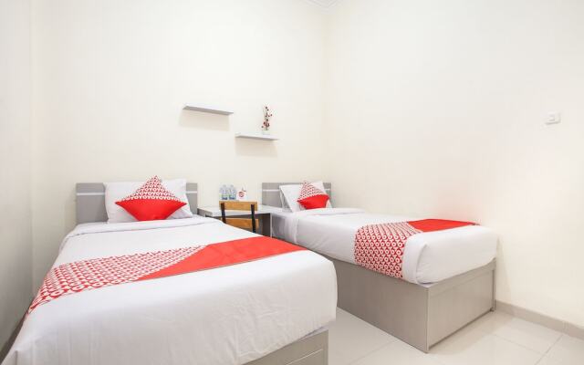 Oyo 1295 Linns Family Residence