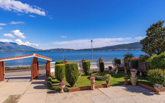 Seafront Haven Darka