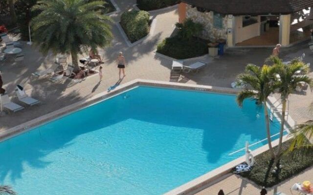 The Charter Club of Marco Beach