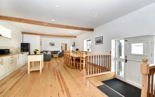 5 Bed Barn Conversion - with private hot tub