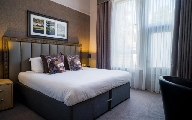 Number 10 Hotel