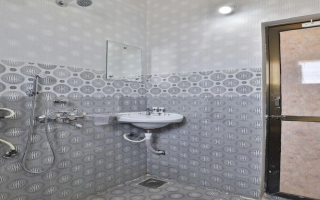 Rajguru Guest House by OYO Rooms