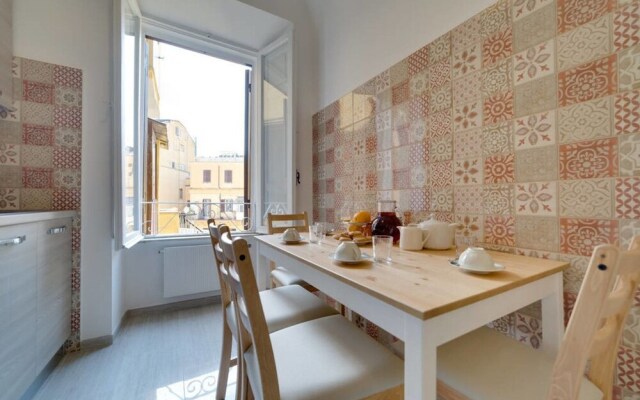 Lovely 2 bed Flat in Front of the Colosseum!