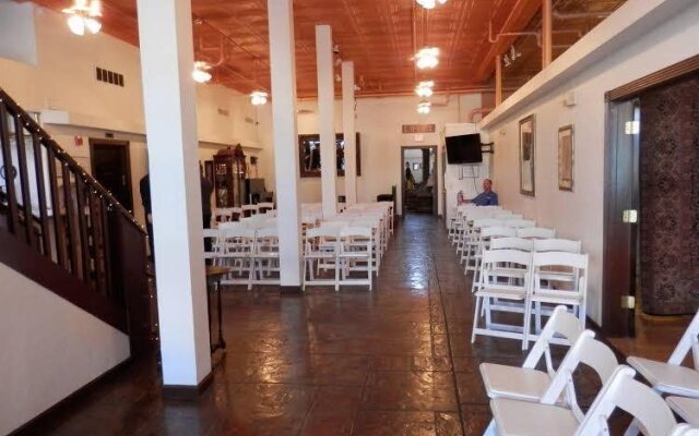 Gaslight Inn