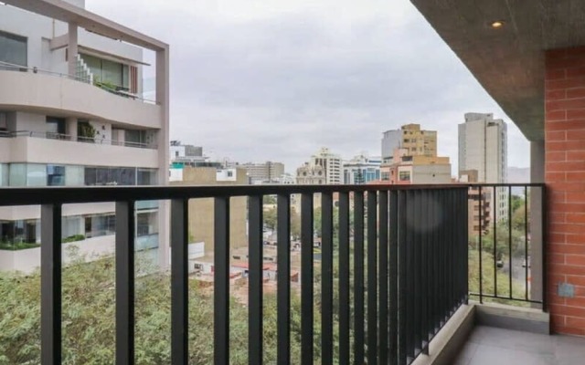 w Spectacular 1BR With Balcony in Miraflores