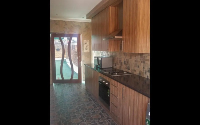 Twins Guest House Astoni