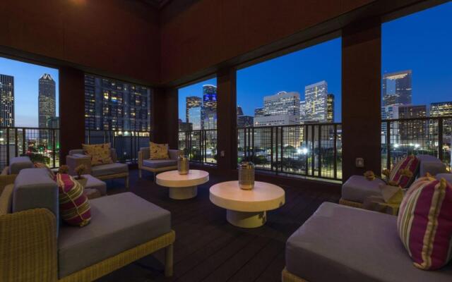 Modern 2BR Apartment Downtown Location