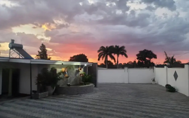 Luxurious 6 bed 6 Baths in Sunridge - 2299