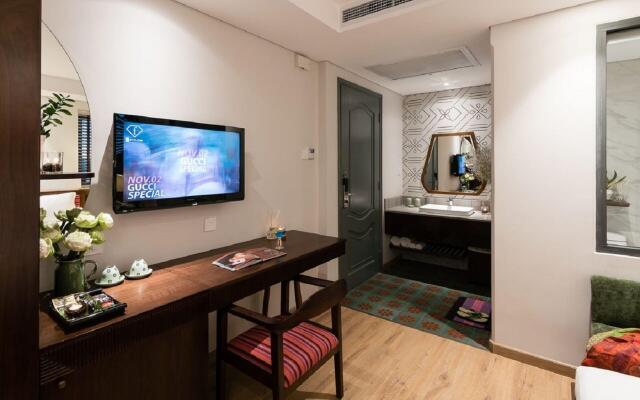 Au Lac Legend Hotel