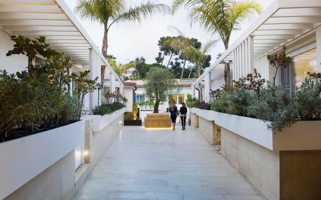 White Bay Resort