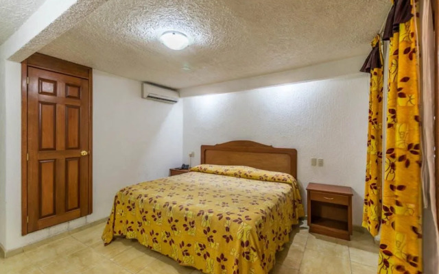 Suites Poliforum Inn